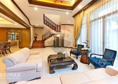 Detached Single House with 5 Bedrooms in Nice Sathorn Compound for Rent