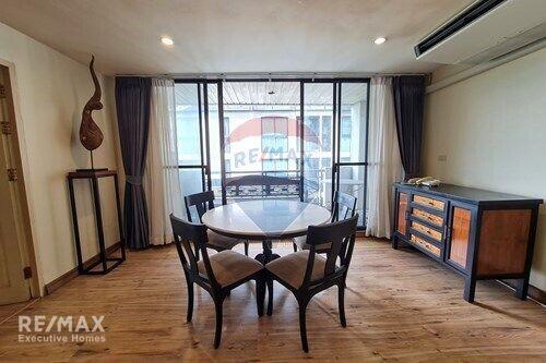 Pet-Friendly 2BR Condo with Urban Oasis Vibe, 17 Mins Walk to BTS Phrom Phong