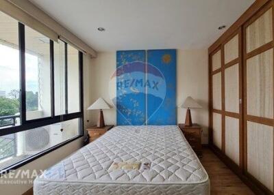 Pet-Friendly 2BR Condo with Urban Oasis Vibe, 17 Mins Walk to BTS Phrom Phong