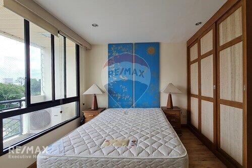 Pet-Friendly 2BR Condo with Urban Oasis Vibe, 17 Mins Walk to BTS Phrom Phong