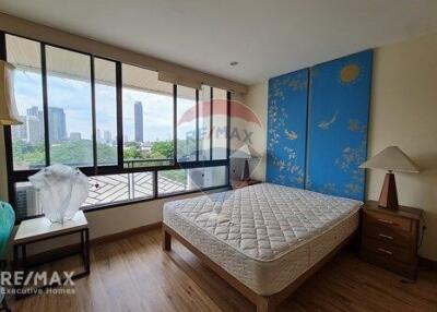 Pet-Friendly 2BR Condo with Urban Oasis Vibe, 17 Mins Walk to BTS Phrom Phong