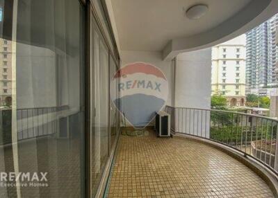 Spacious 3 Bed Condo for Rent near BTS Phrompong in Sukhumvit 24