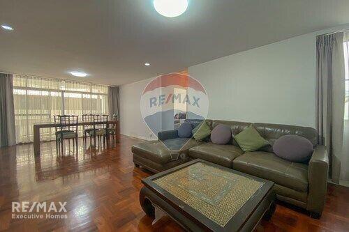 Spacious 3 Bed Condo for Rent near BTS Phrompong in Sukhumvit 24