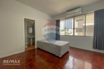 Spacious 3 Bed Condo for Rent near BTS Phrompong in Sukhumvit 24