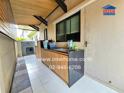 Outdoor kitchen area with countertop and cabinets