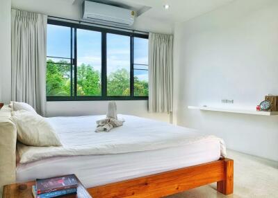 Spacious Bedroom with Large Window and Air Conditioning