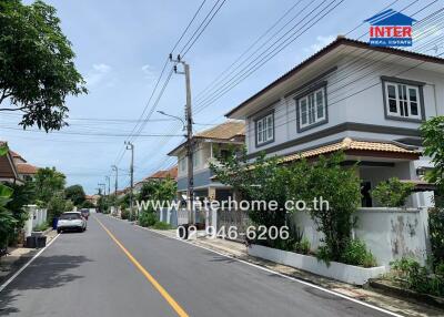 Street view of residential area with houses