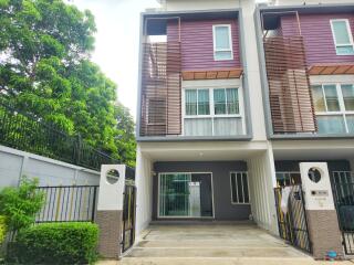 Front view of a modern townhouse