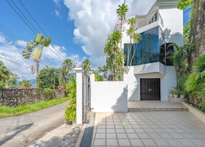 PAT21801: Four Bedroom Seaview Villa in Patong