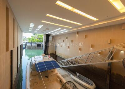 ISL6722: Luxury Penthouse with Own Yacht Marina in Koh Kaew