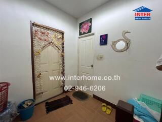 Interior room with decorated doorway