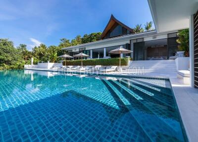 CAP6101: Luxury 6-bedroom Villa with a private Beach on its front and Panoramic Sea View