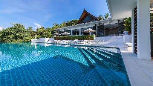 CAP6101: Luxury 6-bedroom Villa with a private Beach on its front and Panoramic Sea View