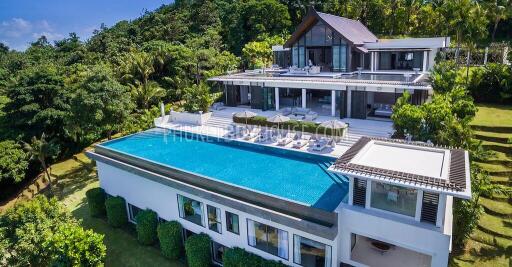 CAP6101: Luxury 6-bedroom Villa with a private Beach on its front and Panoramic Sea View