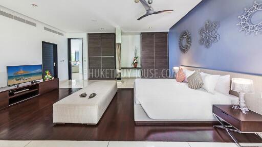 CAP6101: Luxury 6-bedroom Villa with a private Beach on its front and Panoramic Sea View