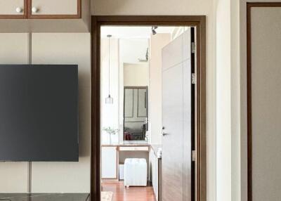 hallway leading to kitchen