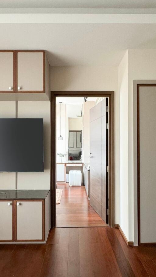 hallway leading to kitchen