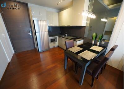 Modern kitchen with dining area