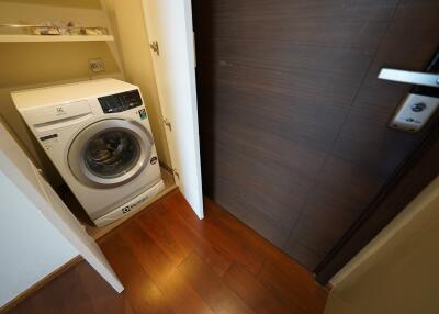 Compact laundry area with washing machine