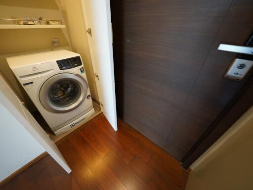 Compact laundry area with washing machine