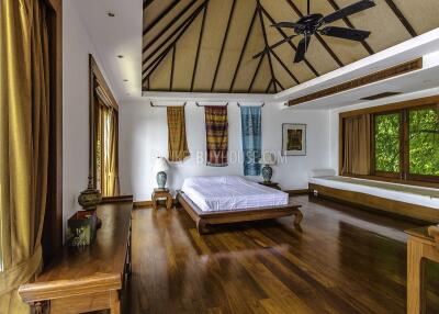 SUR1293: Luxury Three Bedroom Villa in Surin