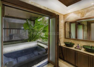 SUR1293: Luxury Three Bedroom Villa in Surin