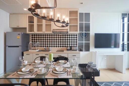 Modern kitchen with dining area