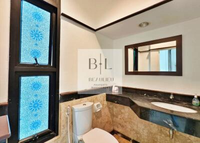 Modern bathroom with a unique blue-patterned window