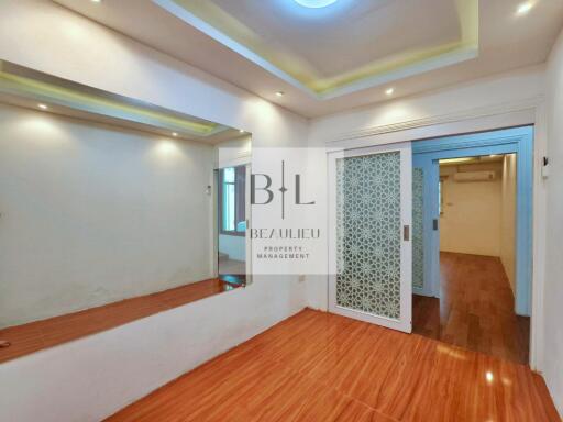 Living room with wood flooring and decorative sliding door