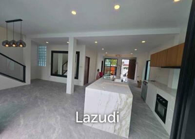 Newly Renovated 4-Bedroom Villa In Saiyuan. Rawai