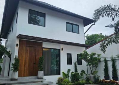 Newly Renovated 4-Bedroom Villa In Saiyuan. Rawai