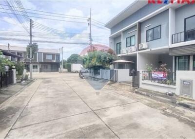 112 Sqm., 3 Beds Townhouse listed for ฿ 1,850,000.