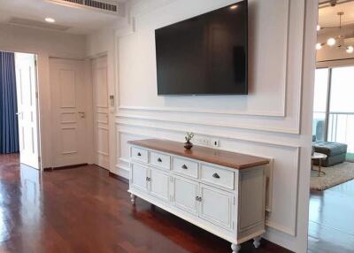 Living room with TV and wooden cabinet