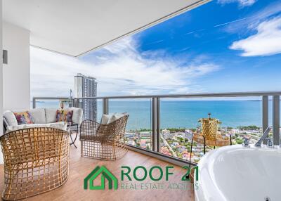 Spacious 2-Bedroom Corner Unit on the Highest Floor with Sea View & Balcony Jacuzzi—Steps from Jomtien Beach!