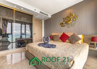 Spacious 2-Bedroom Corner Unit on the Highest Floor with Sea View & Balcony Jacuzzi—Steps from Jomtien Beach!