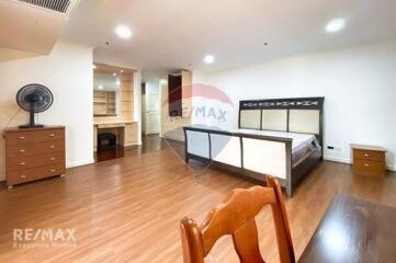 Pet Friendly 3-Bedroom Condo at Kalista Mansion, 13 Mins Walk to MRT Phetchaburi