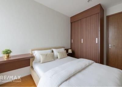 Urban Oasis: Stunning 2BR Condo with BTS Wongwian Yai 9 mins walk