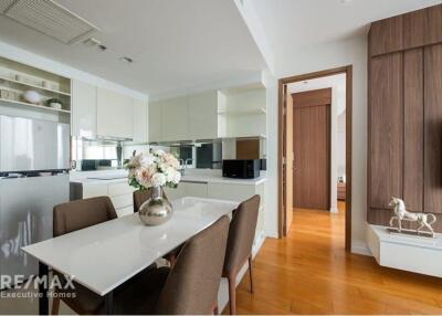 Urban Oasis: Stunning 2BR Condo with BTS Wongwian Yai 9 mins walk