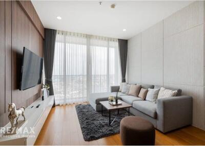 Urban Oasis: Stunning 2BR Condo with BTS Wongwian Yai 9 mins walk