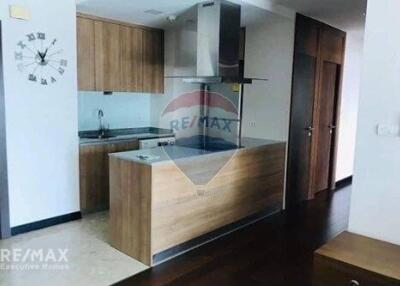 Luxury Condo with 13-Minute Walk to MRT Si Lom in Sathorn Gardens, Bangkok