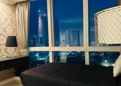 Luxurious bedroom with city skyline view