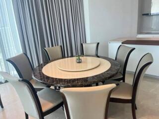 Dining room with round table and chairs