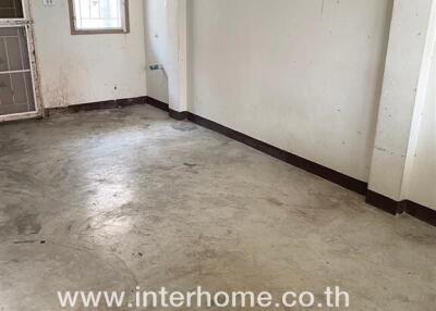 Empty living room with concrete floor