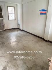 Empty living room with concrete floor