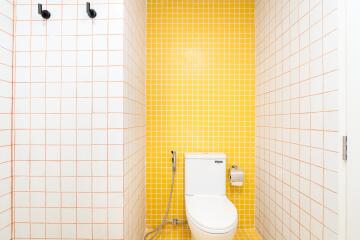 Modern bathroom with yellow and white tile design