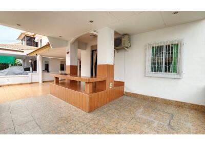 120 Sqm., 4 Beds, 2 Baths Townhouse listed for ฿ 3,550,000.