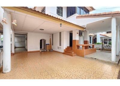 120 Sqm., 4 Beds, 2 Baths Townhouse listed for ฿ 3,550,000.