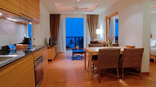 Nishaville: Seaview Apartment