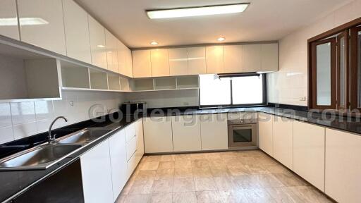 3 Bedrooms Furnished Family Condo - Sukhumvit 39 Phrom Phong