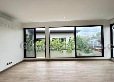 4 Bedrooms modern single house with private pool - Sukhumvit 65